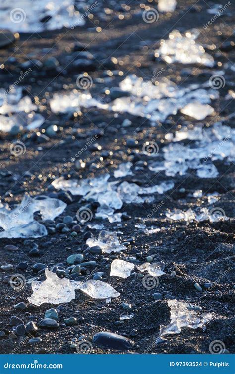 I Blocchi Di Ghiaccio Al Diamante Tirano Vicino Alla Laguna Del