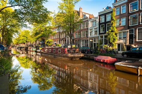 Houseboat on Amsterdam Canal Stock Image - Image of cityscape, historic: 47520757