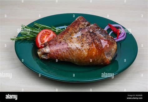 Cuisse de dinde rôtie aux épices et au romarin Photo Stock Alamy