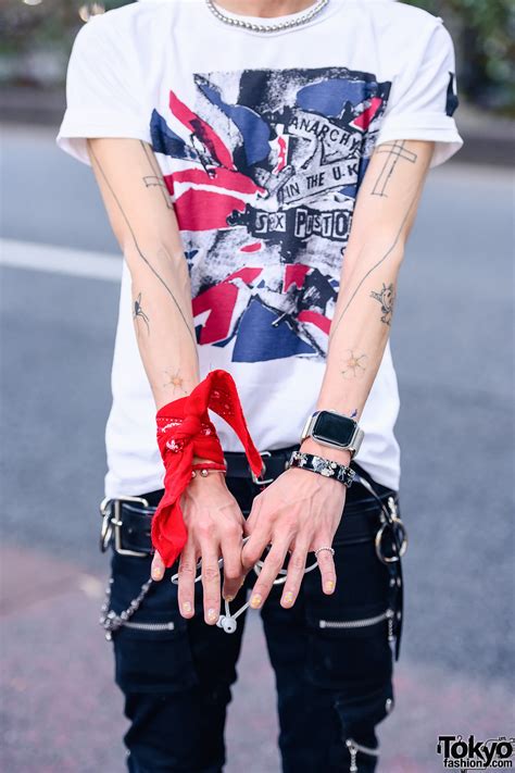 Harajuku Punk Style W Red Bandana Tattoos Hoop Earrings Seditionaries Sex Pistols Shirt 99