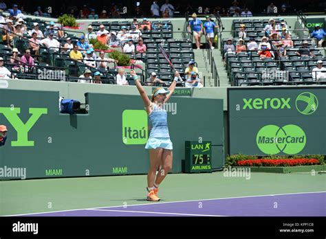 Martina hingis vertical fotografías e imágenes de alta resolución Alamy