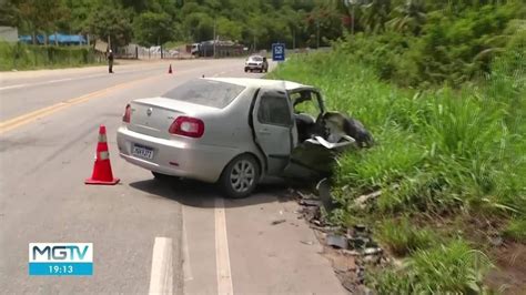 Mulher Fica Gravemente Ferida Em Acidente Entre Dois Carros Na Br