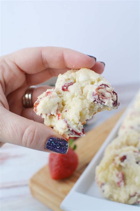 Strawberry Cream Cheese Cookies