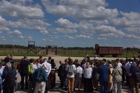 Muzeum Auschwitz on Twitter Prawie 200 wiernych upamiętniło 9