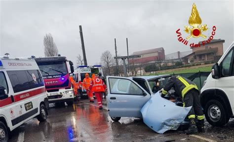 Tre Feriti In Un Incidente Stradale A Gavassa Uno Grave Reggionline