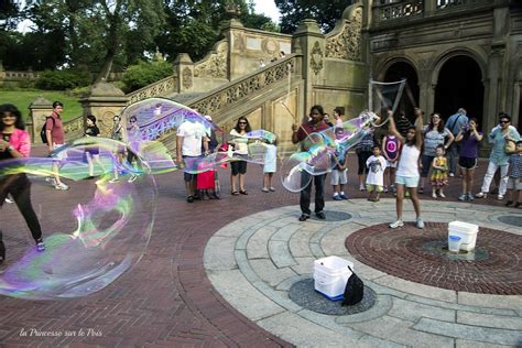 Enormi Bolle Di Sapone In Central Park La Princesse Sur Le Pois Flickr