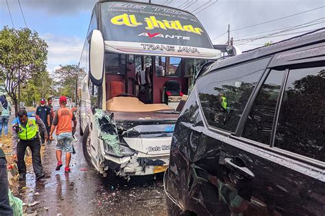 Diduga Rem Blong Bus Hantam Sejumlah Kendaraan Di Ring Road Selatan