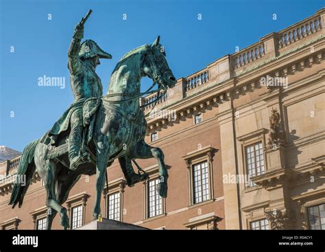 Estatua De Karl XIV Johan A Karl Johans Torg Plaza Del Palacio Real En