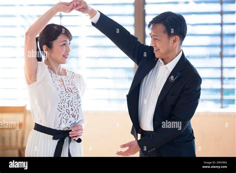 Ballroom dancing couple Stock Photo - Alamy