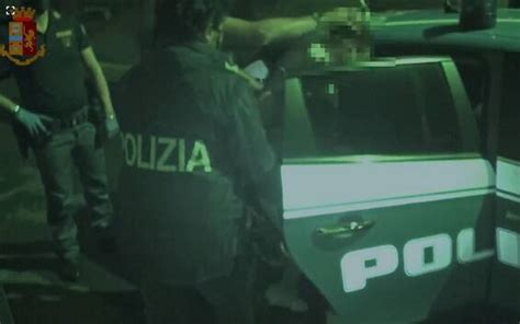 Armi Spaccio Ed Estorsioni Ad Adrano 15 Arrestati Sky Tg24