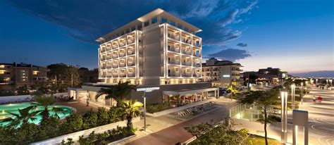 Hotel 4 Stelle Riccione Fronte Mare Con Piscina Sul Lungomare Nuovo