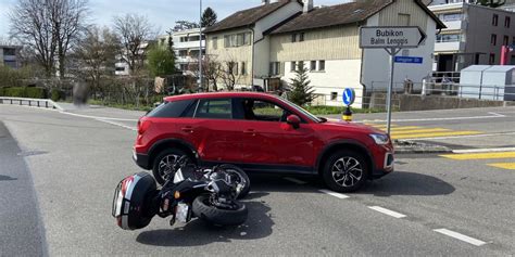 Rapperswil Jona SG Töfffahrer 75 bei Kollision mit Auto verletzt