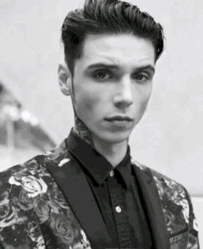 Andy Biersack Wiki Emos Scene Góticos Raros Amino Amino