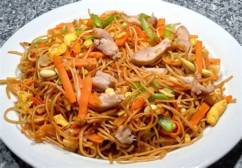 Chinesisch Gebratene Nudeln Mit H Hnchenfleisch Ei Und Gem Se Rezept