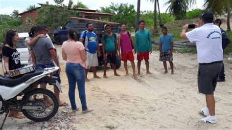 Após naufrágio em alto mar pescadores são resgatados e voltam para casa