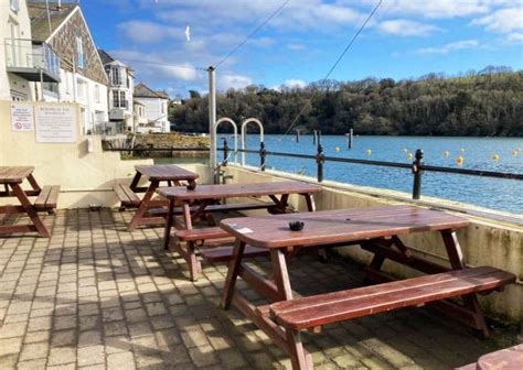 12 of the Best Places to Eat Out in Fowey | Restaurants, Cafes & Pubs | Cornwall Guide