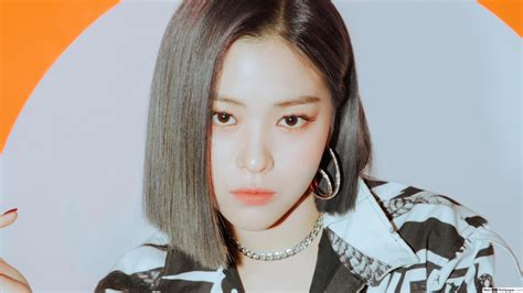 itzy ryujin desktop wallpapers wallpaper cave