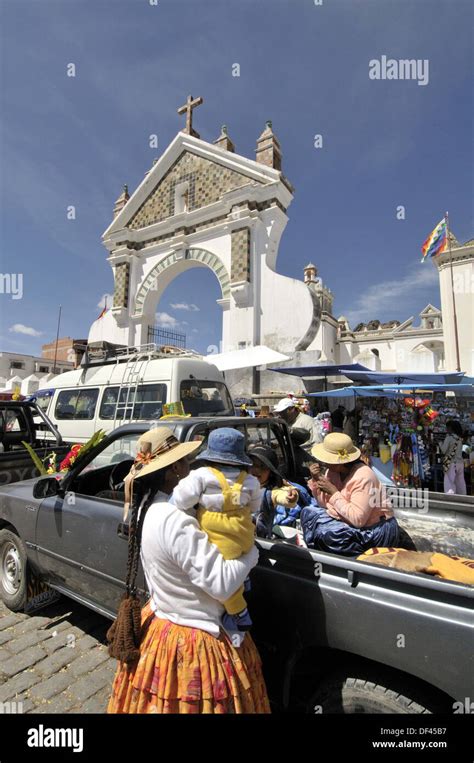 Basílica de Nuestra Señora de Copacabana Copacabana es la principal