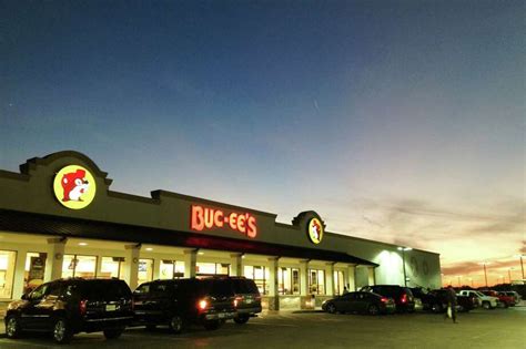 Is an alligator chomping the Buc-ee's beaver logo? - Houston Chronicle