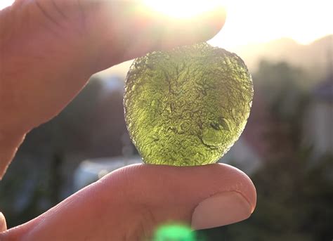 Real Vs Fake Moldavite How Can You Tell The Difference Rock Seeker