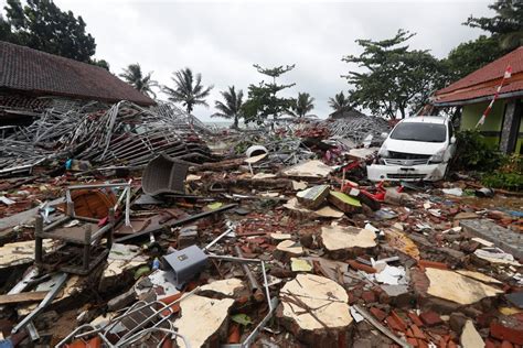 Tsunami that claimed 222 lives in Indonesia struck without warning ...