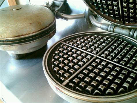 Waring Commercial Waffle Maker Review