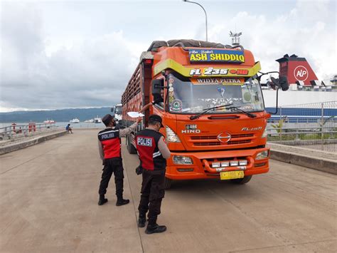 Sebanyak Tiga Tronton Logistik Sirkuit Mandalika Masuk Di Pulau Lombok