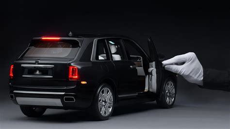 Rolls-Royce Cullinan scale model looks just like the real thing - CNET