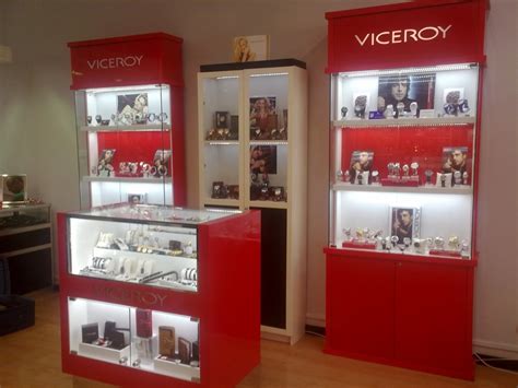 Muebles para tiendas Joyería Karmany Vitrinas