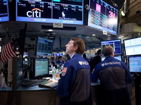 Wall Street Opera Con Resultados Mixtos