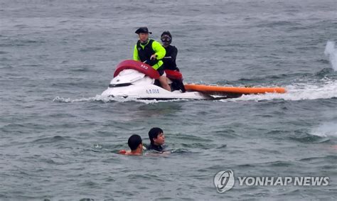 해수욕장 인명구조 훈련 연합뉴스