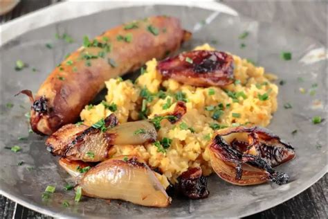 Saucisses De Toulouse Aux Lentilles Corail Et Oignons Et Chalotes