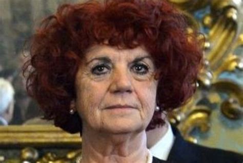 Manifesti Anonimi Contro Ministra Fedeli A Roma Pd La Difende