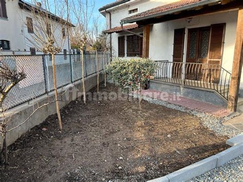 Vendita Villa Unifamiliare In Via Francesco Camandona San Giacomo