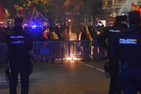 Medio millar de personas vuelven a protestar de forma pacífica en