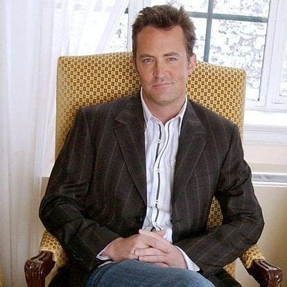 Matthew Perry F.R.I.E.N.D.S on Instagram: “What a smile 😍 #MatthewPerry ...