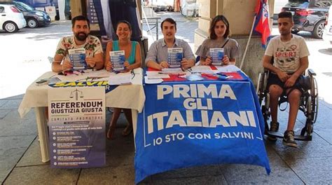 Asti In Piazza Alfieri Il Gazebo Della Lega Per Spiegare Le 5