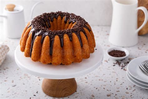 Torta Tradicional De Kilo Con Gancho De Chocolate Y Salpicaduras De