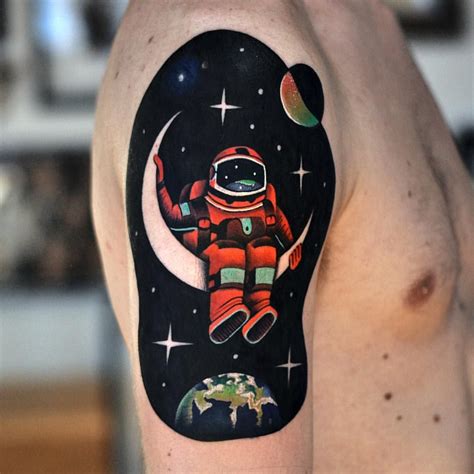 Astronaut Tattoo On Guy S Sleeve Mit Bildern Astronaut Tattoo