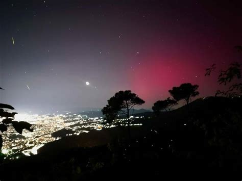 Aurora Boreale Nei Cieli Di Genova Lo Spettacolo Provocato Da Una