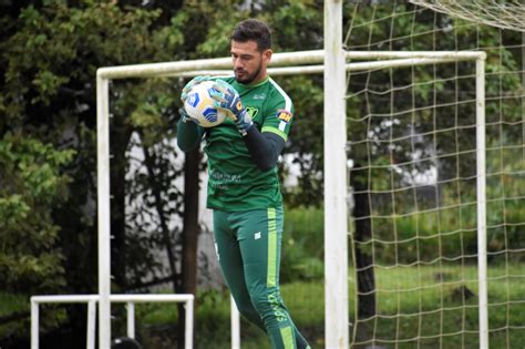 Matheus Cavichioli Goleiro Do Am Rica Mg Testa Positivo Para Covid