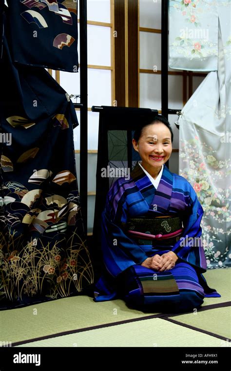 Japanese Woman in Kimono Stock Photo - Alamy