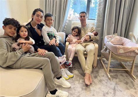 Cristiano Ronaldo, Georgina Rodriguez & baby in new family photo ...