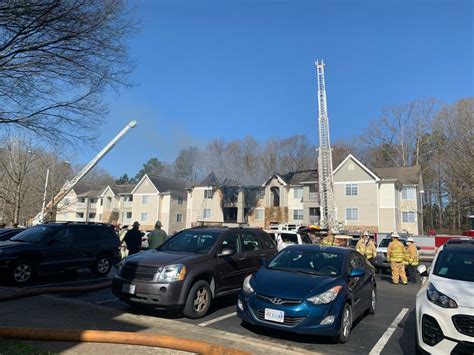 Fire Damages 12 Raleigh Apartments 48 People Displaced Cbs 17