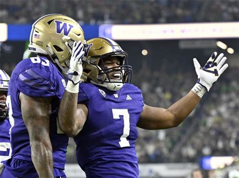 Washington Rallies To Beat Oregon 34 31 And Secure Playoff Spot The Blade