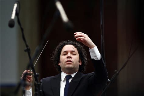 Gustavo Dudamel To Perform At Super Bowl 50 Halftime Show With Youth Orchestra