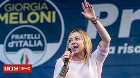 A admiradora de Mussolini que rejeita rótulo de fascista e deve se