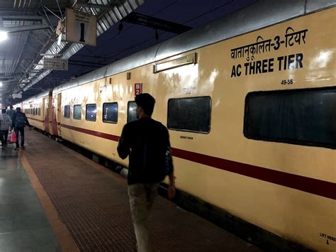 Como é viajar de trem na Índia passei a noite na terceira classe