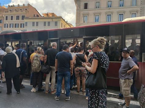 Trasporti caos a Roma per le 8 ore di sciopero ecco il lunedì nero