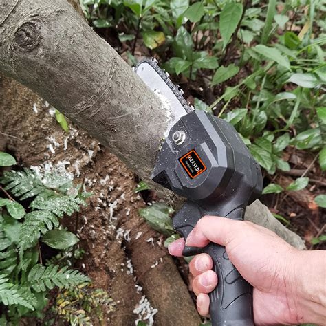 Rechargeable Handheld Mini Battery Powered Chainsaw